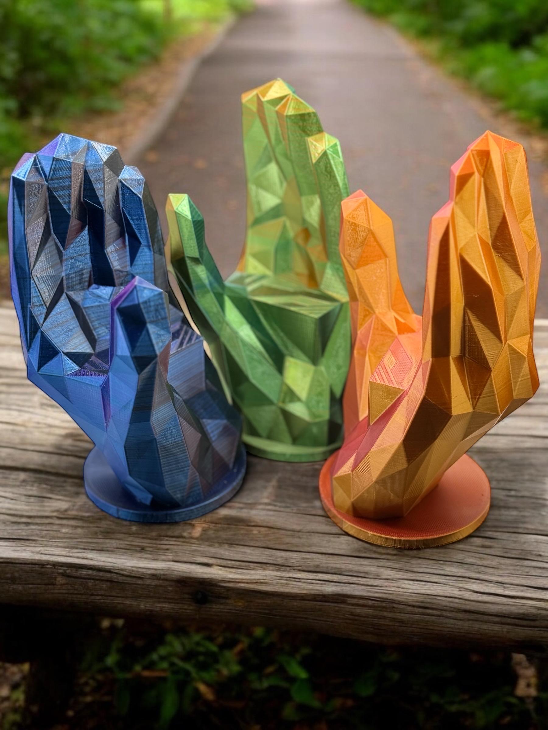 Unique Personalized 3D-Printed Game Controller Holder & Phone Stand - Modern Crystal Design