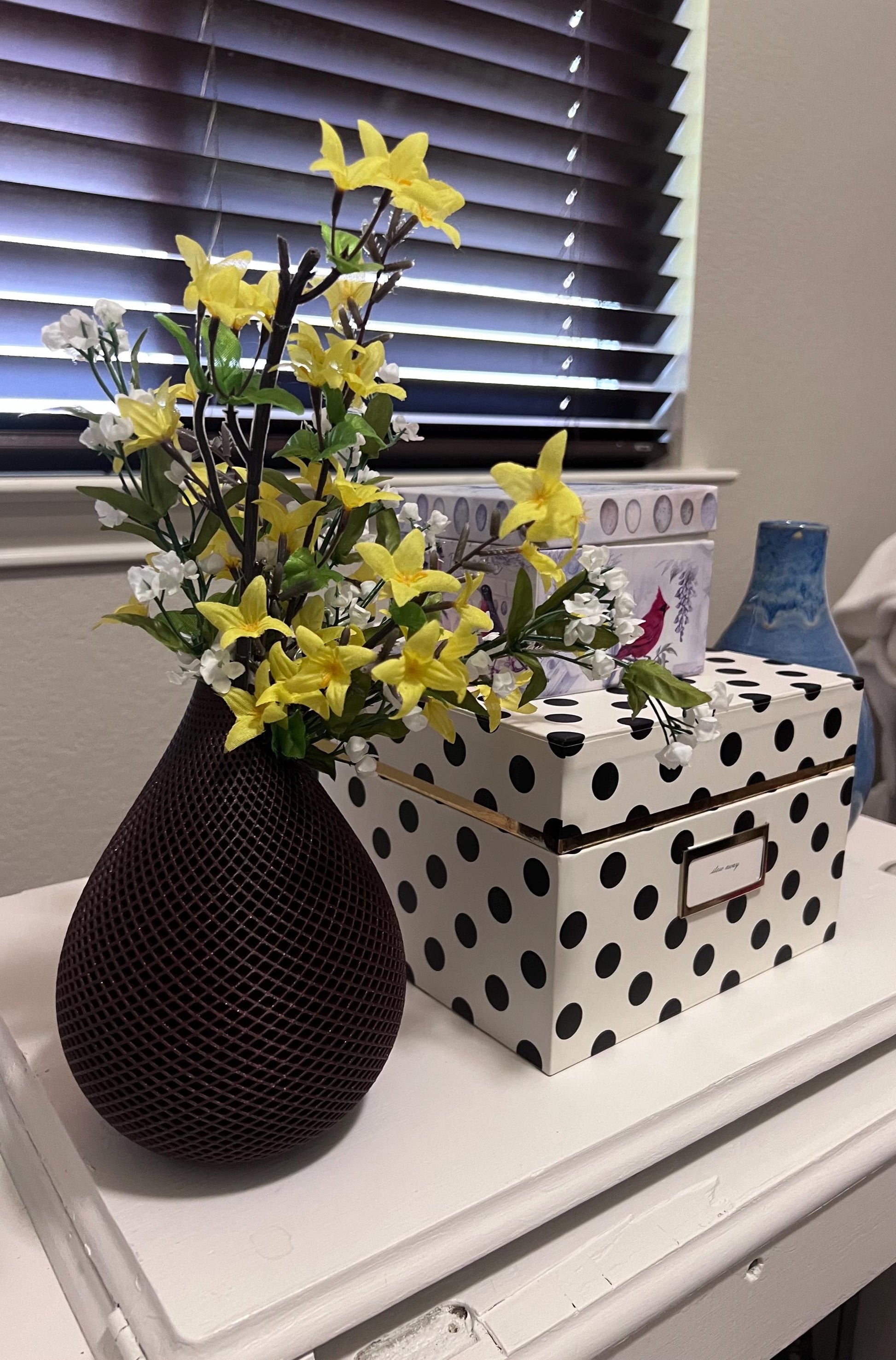 3D-Printed Teardrop Vase with Lattice Design | Modern Home Décor in Multiple Colors