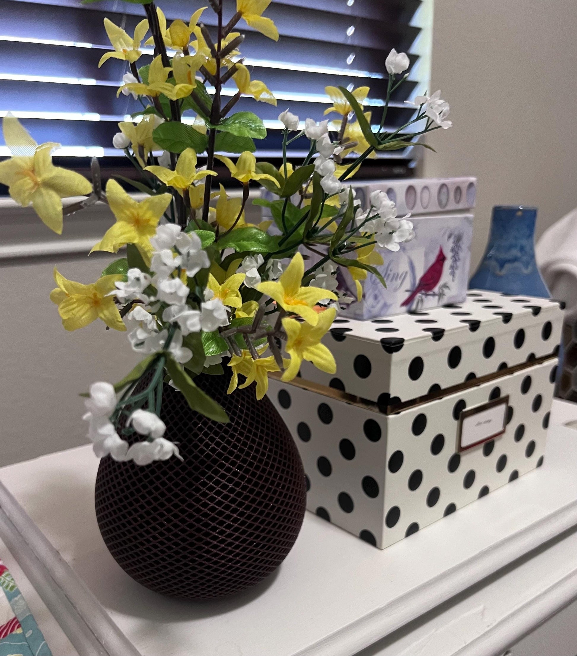 3D-Printed Teardrop Vase with Lattice Design | Modern Home Décor in Multiple Colors