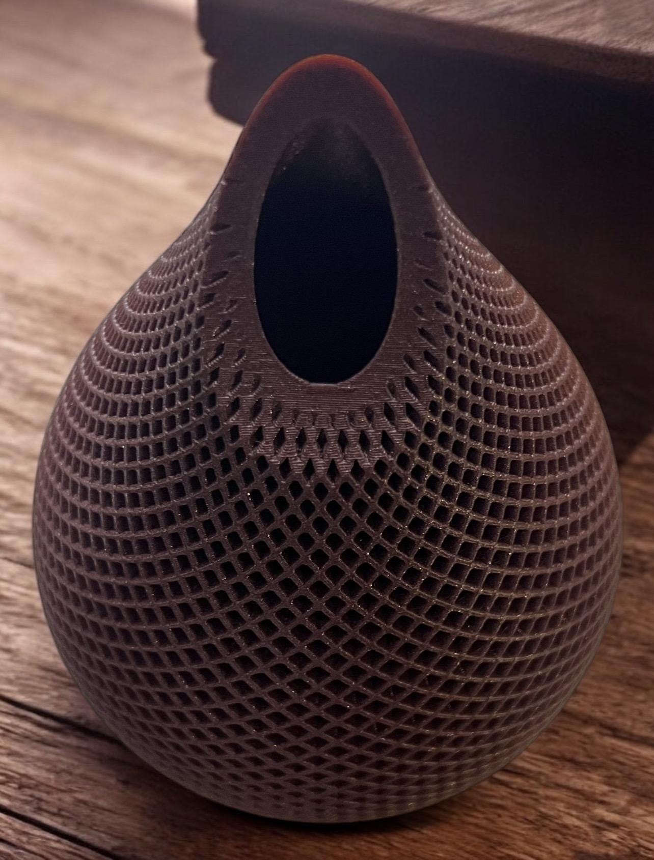 3D-Printed Teardrop Vase with Lattice Design | Modern Home Décor in Multiple Colors