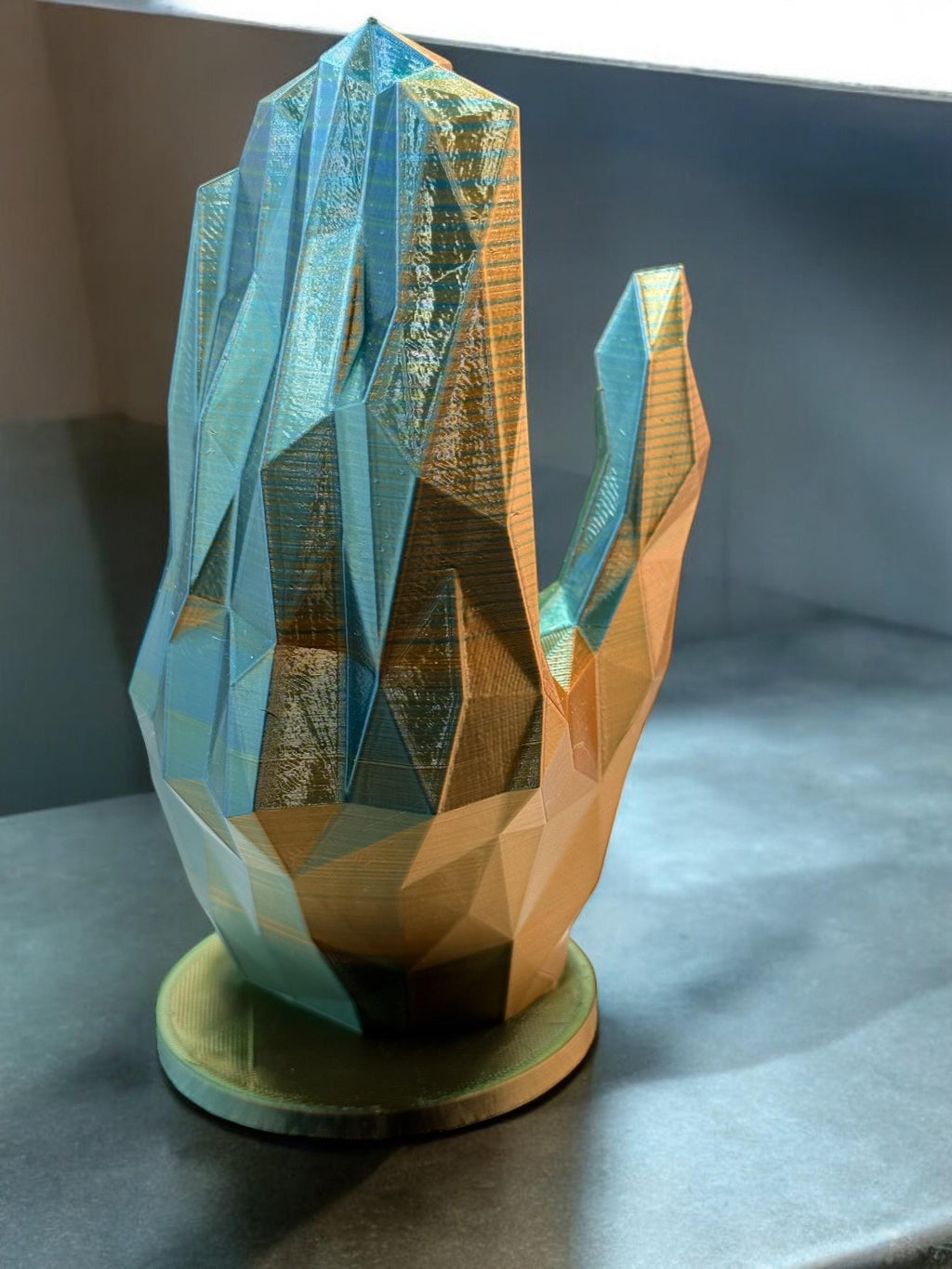 Unique Personalized 3D-Printed Game Controller Holder & Phone Stand - Modern Crystal Design
